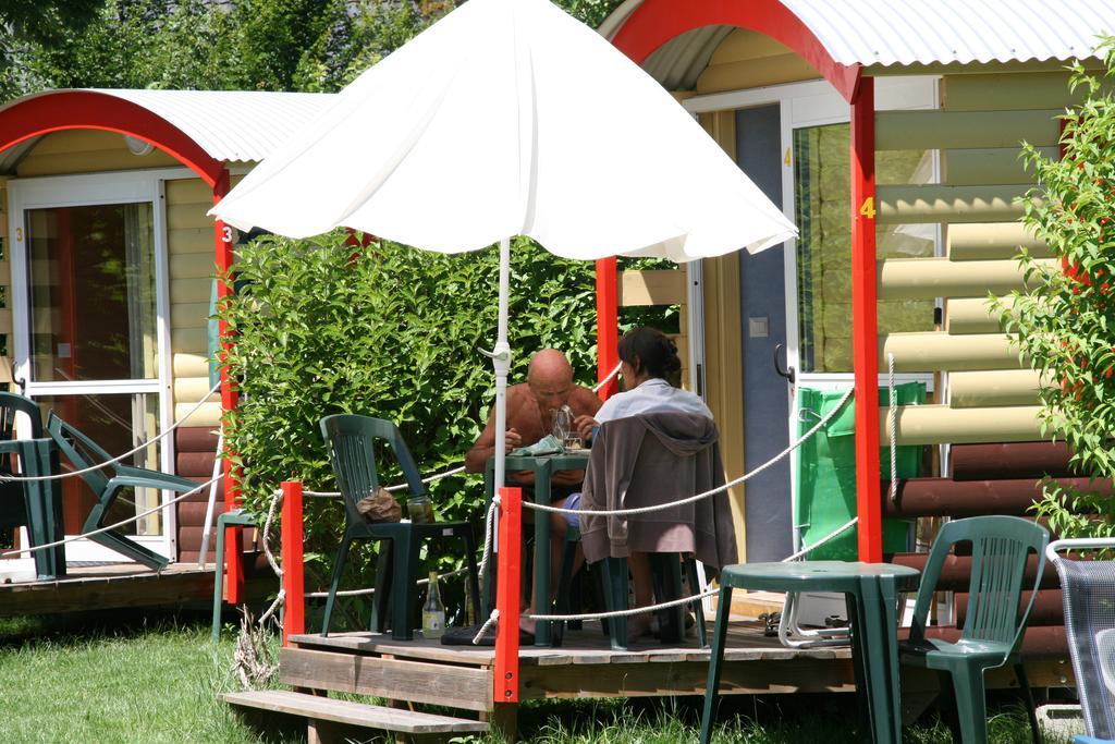 Hotel Camping Le Colporteur Le Bourg-dʼOisans Esterno foto