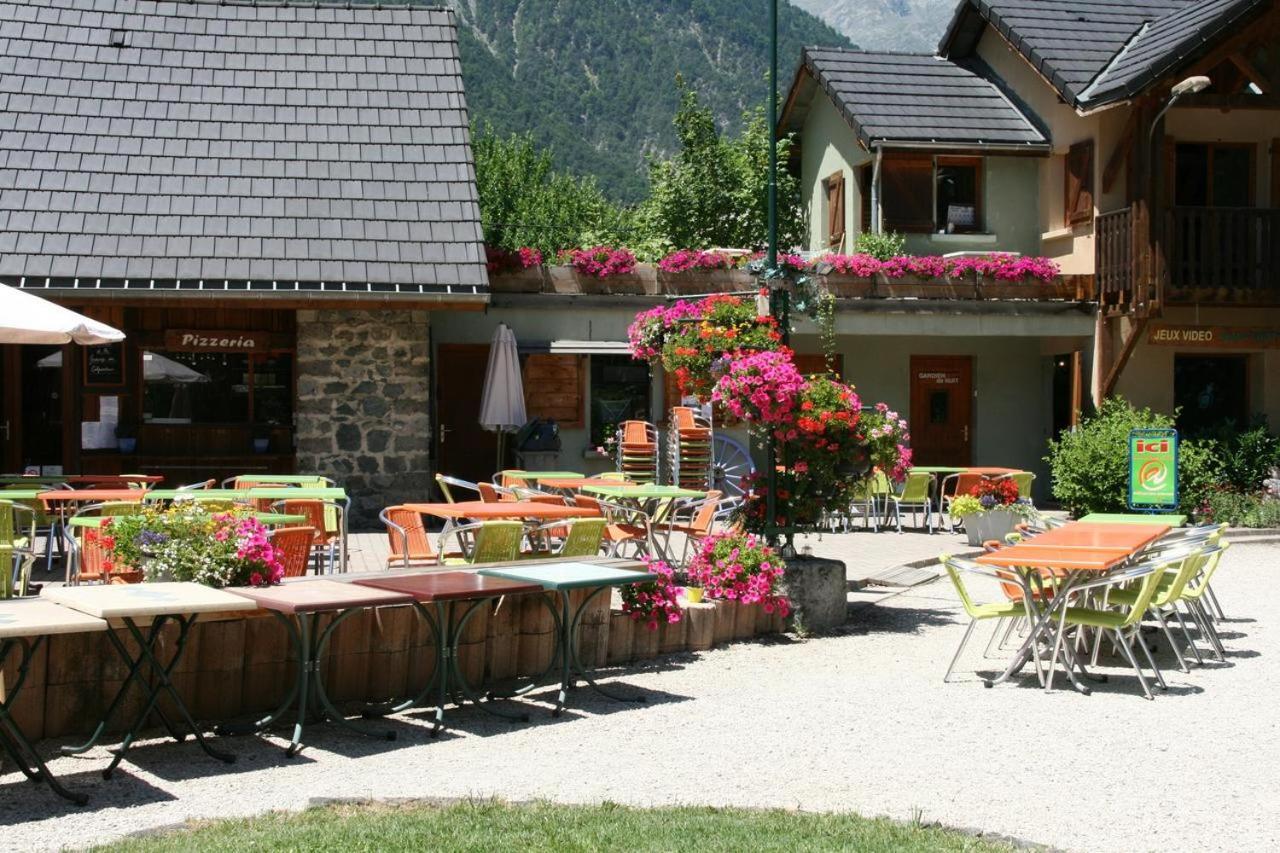 Hotel Camping Le Colporteur Le Bourg-dʼOisans Esterno foto